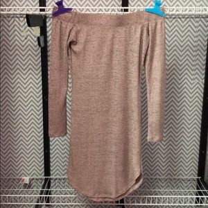 Shoulder dress, only used once. Size S